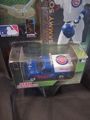 Sammy Sosa Cubs Fleer MLB Team Collectible Diecast Car Trading Card 1999 - Thumbnail 3
