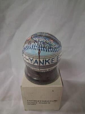 2004 UNFORGETTABALL YANKEE STADIUM BALL UNOPENED in Original Box - Thumbnail 2