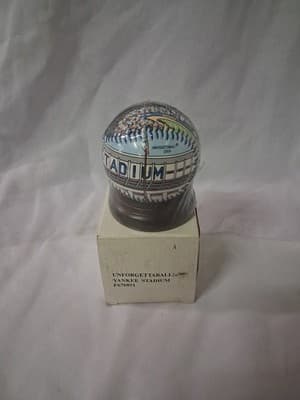2004 UNFORGETTABALL YANKEE STADIUM BALL UNOPENED in Original Box - Thumbnail 3