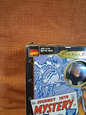1998 ToyBiz Marvel Famous Covers The Mighty Thor Action Figure NEW - Thumbnail 2