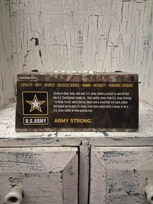 GREENLIGHT 86043 2012 JEEP WRANGLER U.S. ARMY 1:43 with DISPLAY CASE LIGHT GREEN - Thumbnail 3