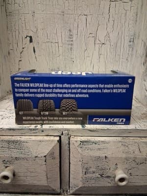 Greenlight 86090 1/43 2014 Jeep Wrangler Rubicon Falken Tires in Case - Thumbnail 4