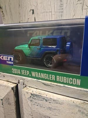 Greenlight 86090 1/43 2014 Jeep Wrangler Rubicon Falken Tires in Case - Thumbnail 3