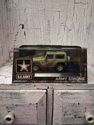 GREENLIGHT 86043 2012 JEEP WRANGLER U.S. ARMY 1:43 with DISPLAY CASE LIGHT GREEN - Thumbnail 2