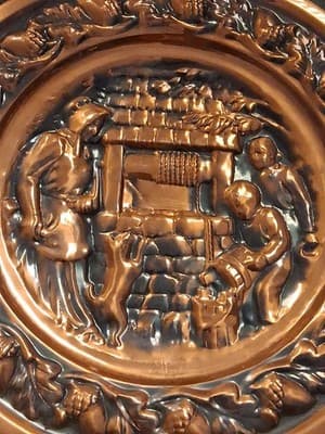 Vintage Coppercraft Guild wall plate, Taunton, Mass., 12.5" Family at well/acorn - Thumbnail 2
