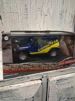 GREENLIGHT 86080 2016 JEEP WRANGLER UNLIMITED ROOF RACK GOOD YEAR 1/43 BLUE - Thumbnail 2