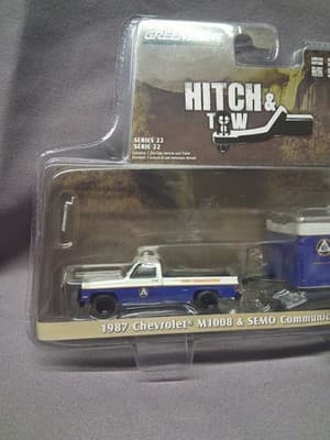 1:64 GreenLight 1987 Chevrolet M1008 SEMO Communications Trailer Hitch & Tow 22 - Thumbnail 2