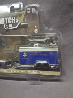 1:64 GreenLight 1987 Chevrolet M1008 SEMO Communications Trailer Hitch & Tow 22 - Thumbnail 3