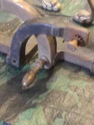 VINTAGE BRASS CLASSICAL PAW FEET FIREPLACE ANDIRONS MARKED BENNETT - Thumbnail 10