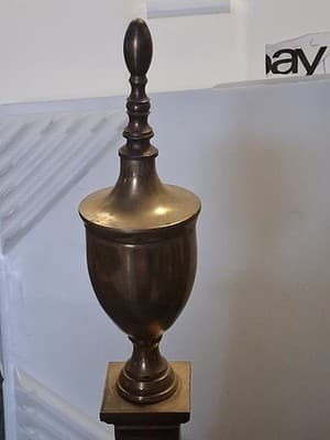 VINTAGE BRASS CLASSICAL PAW FEET FIREPLACE ANDIRONS MARKED BENNETT - Thumbnail 4