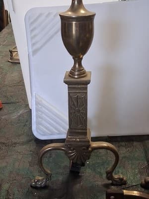 VINTAGE BRASS CLASSICAL PAW FEET FIREPLACE ANDIRONS MARKED BENNETT - Thumbnail 2