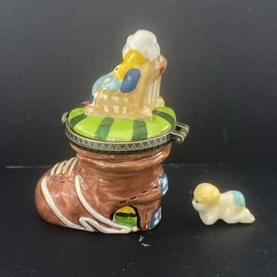 The Lady Who Lived In A Shoe Trinket Box With Tiny Baby Trinket. - Thumbnail 5
