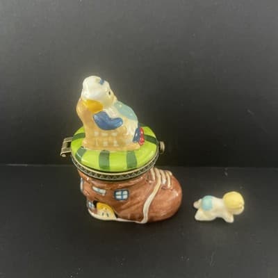The Lady Who Lived In A Shoe Trinket Box With Tiny Baby Trinket. - Thumbnail 3