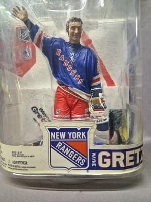 Wayne Gretzky McFarlane Legends Series 6 Rangers Retirement Figure Blue Jersey - Thumbnail 2
