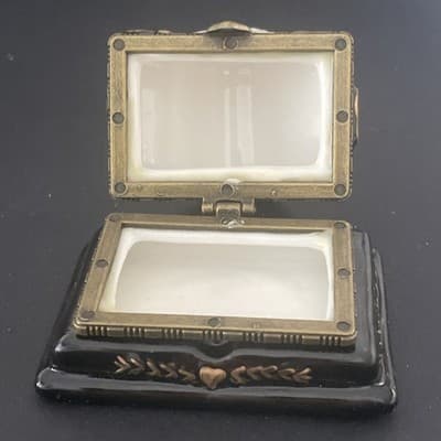 Porcelain black and gold mantle clock trinket box with gold key trinket - Thumbnail 5