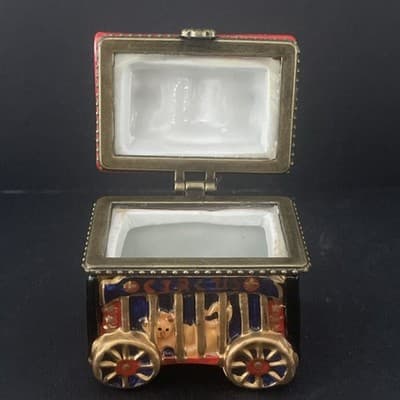 Porcelain Hinged Trinket Box Circus Wagon Train With Ringmaster - Thumbnail 6