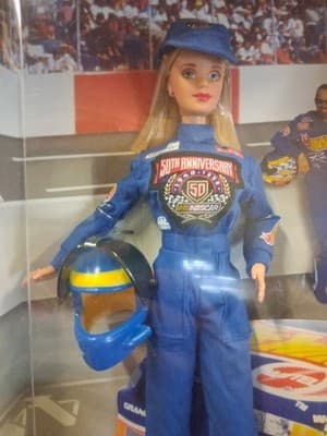 50th Anniversary NASCAR Barbie 1998 - Thumbnail 5