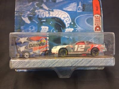 Hot Wheels 26655 1:87 Die Cast Pit Crew 2000 Deluxe #12 Mobil 1 Stock Car - Thumbnail 2