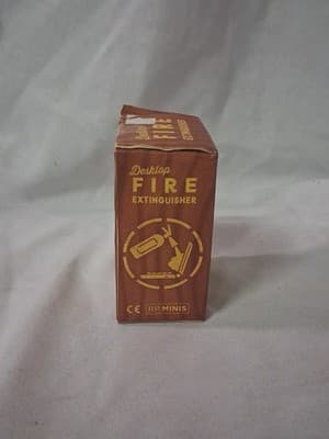 VINTAGE NEW IN BOX DESKTOP FIRE EXTINGUISHER FIREMAN DAD FATHERS DAY GAG GIFT - Thumbnail 2