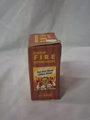 VINTAGE NEW IN BOX DESKTOP FIRE EXTINGUISHER FIREMAN DAD FATHERS DAY GAG GIFT - Thumbnail 4