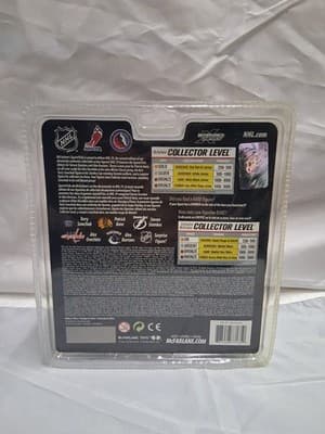 McFarlane SportsPicks – Alex Burrows (Vancouver Canucks) 2011 NHL Series 29 NEW - Thumbnail 2