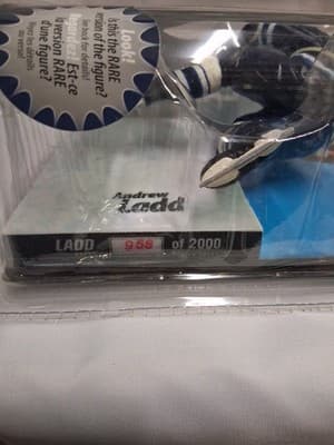 Andrew Ladd Winnipeg Jets NHL Series 31 McFarlane Action Figure Variant /2,000 - Thumbnail 3