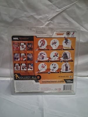 ILYA KOVALCHUK NHL THRASHERS WHITE JERSEY MCFARLANE NHL 4 2002 NEW - Thumbnail 2