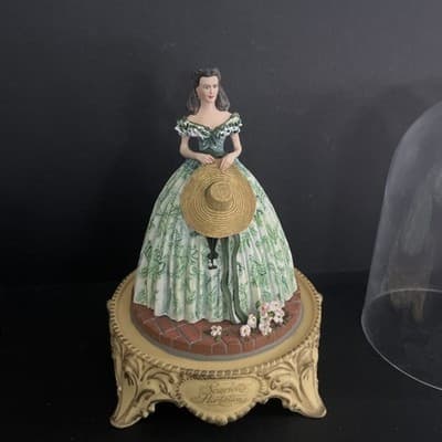 Vtg Franklin Mint Gone w/ the Wind Scarlett's Flirtations Glass Dome Figurine - Thumbnail 3