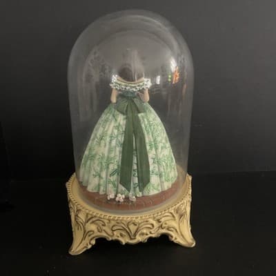 Vtg Franklin Mint Gone w/ the Wind Scarlett's Flirtations Glass Dome Figurine - Thumbnail 2