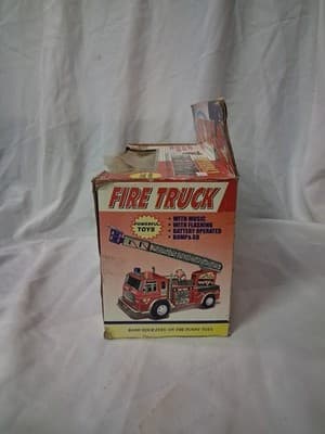 RARE Battery Operated Fire Engine Extending Ladder Music Lights New Sealed Box - Thumbnail 12