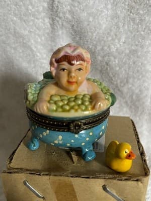 Lady in Bubble Bath Porcelain Hinged Trinket box w/trinket - Thumbnail 2