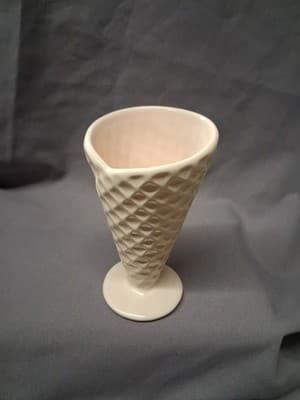 Vintage Ice Cream Waffle Cone Sundae Cup Pink Base - Thumbnail 5