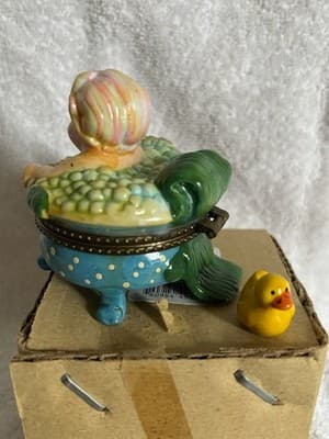 Lady in Bubble Bath Porcelain Hinged Trinket box w/trinket - Thumbnail 4