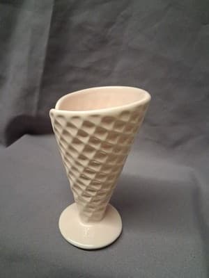 Vintage Ice Cream Waffle Cone Sundae Cup Pink Base - Thumbnail 3