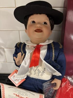 Signed 1993 Yolanda Bello 11" Miguel Doll" Ashton-Drake Galleries New In Box - Thumbnail 2