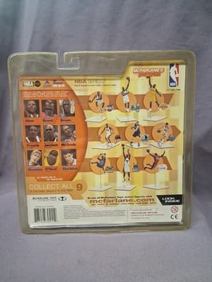 2002 McFarlane NBA Shaquille O'Neal LA Lakers Figure Yellow Shaq #34 Series 2 - Thumbnail 3