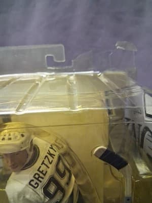 Wayne Gretzky 2005 McFarlane NHL Legends Series 2 Los Angeles Kings HOF NEW - Thumbnail 2