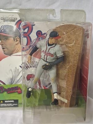Mcfarlane MLB Greg Maddux Atlanta Braves Grey Away Variant MoC Series2 2002 - Thumbnail 2