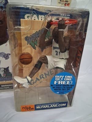 McFarlane Toys NBA Sports Picks MOC Kevin Garnett Timbewolves 2002 white variant - Thumbnail 2