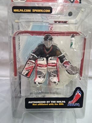 McFarlane 2000 Dominik Hasek NHLPA Series 1 Action Figure Sports - Thumbnail 2