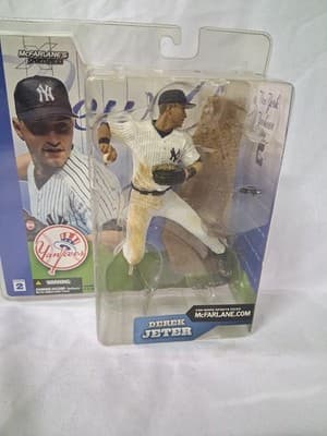 Derek Jeter 2002 McFarlane Toys Series 2 Sports Picks New York Yankees Baseball - Thumbnail 2