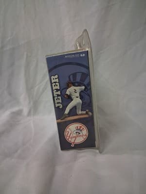 Derek Jeter 2002 McFarlane Toys Series 2 Sports Picks New York Yankees Baseball - Thumbnail 3