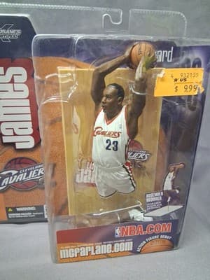 2MCFARLANE NBA SERIES 5 1ST LEBRON JAMES WHITE CAVALIERS ROOKIE FIGURINE - Thumbnail 2