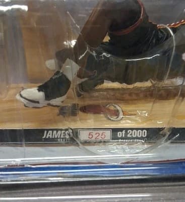 Lebron James McFarlane 2011 Series 19 Black Jersey Chase 525/2000 Miami Heat - Thumbnail 4