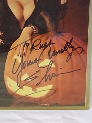ELVIRA CASSANDRA PETERSON SIGNED 11x14 PHOTO AUTO AUTOGRAPH - Thumbnail 3