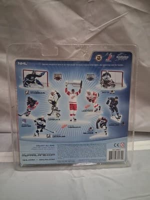 2003-04 McFarlane Hockey Series 6-8 #90 Steve Yzerman Team: Detroit Red Wings - Thumbnail 2