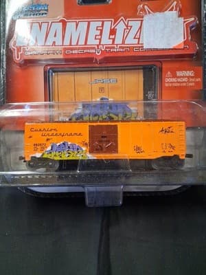 Maisto Custom Shop/Enamelized JASE Graffiti Diecast Train Box Car 2006 NIP - Thumbnail 2