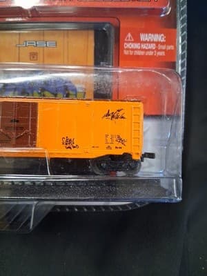 Maisto Custom Shop/Enamelized JASE Graffiti Diecast Train Box Car 2006 NIP - Thumbnail 3