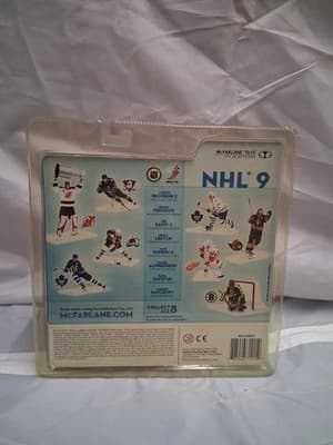 McFarlane Mats Sundin 2 #13 Toronto Maple Leafs NHL Hockey 2004 Series 9 Figure - Thumbnail 2