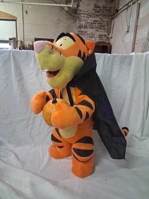 Tigger Halloween Greeter Gemmy 2008 26" Vampire Disney Winnie the Pooh With Box - Thumbnail 9